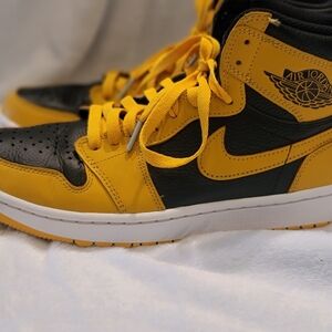 Black and Gold Jordan Golf Hi-top Mens Size 9 Sneakers